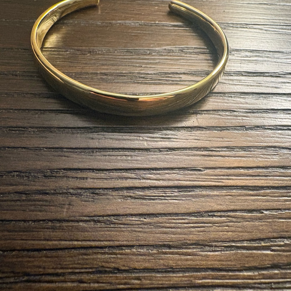 NEW Uncommon James Gold Take a Hint Statement Bracelet - Picture 4 of 4